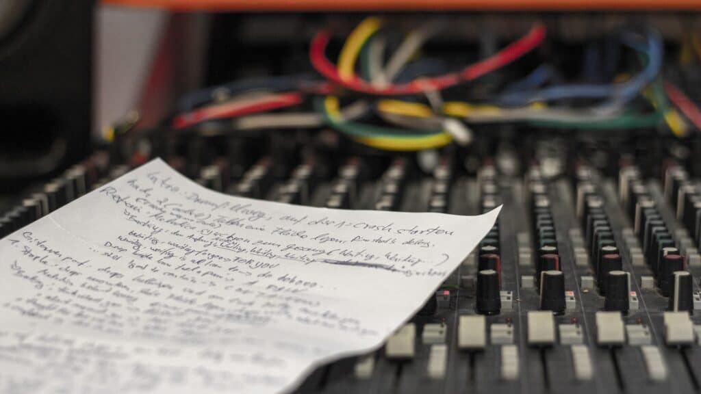 Feuille de papier avec des annotations sur mon Soundcraft Ghost