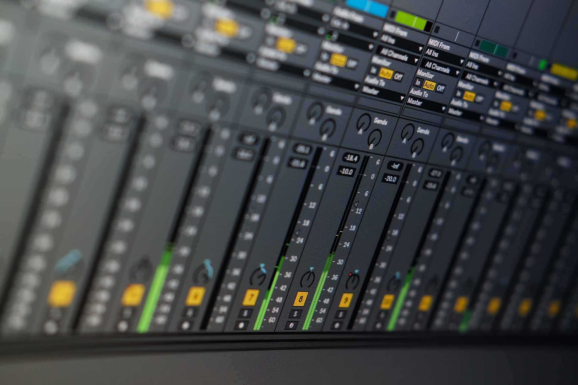 Daw 650. Digital Audio Workstation. Ableton Export. Digital Audio Workstation на черном фоне. Фото для рабочего стола про аблетон.