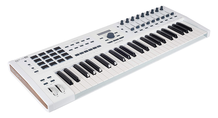 O Arturia Keylab 49 é o melhor teclado MIDI quando se trabalha muito com plugins Arturia, uma vez que a integração perfeita é garantida.