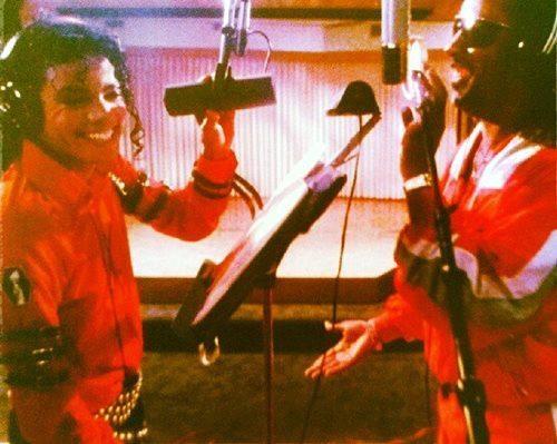 Michael Jackson in de studio met een Shure SM7