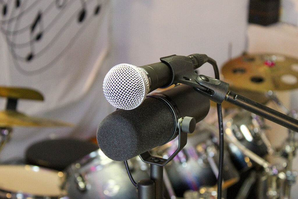 The sound of the Shure SM7B is relatively similar to that of the Shure SM58, but the SM7B goes lower in frequency response and is clearer and more detailed.