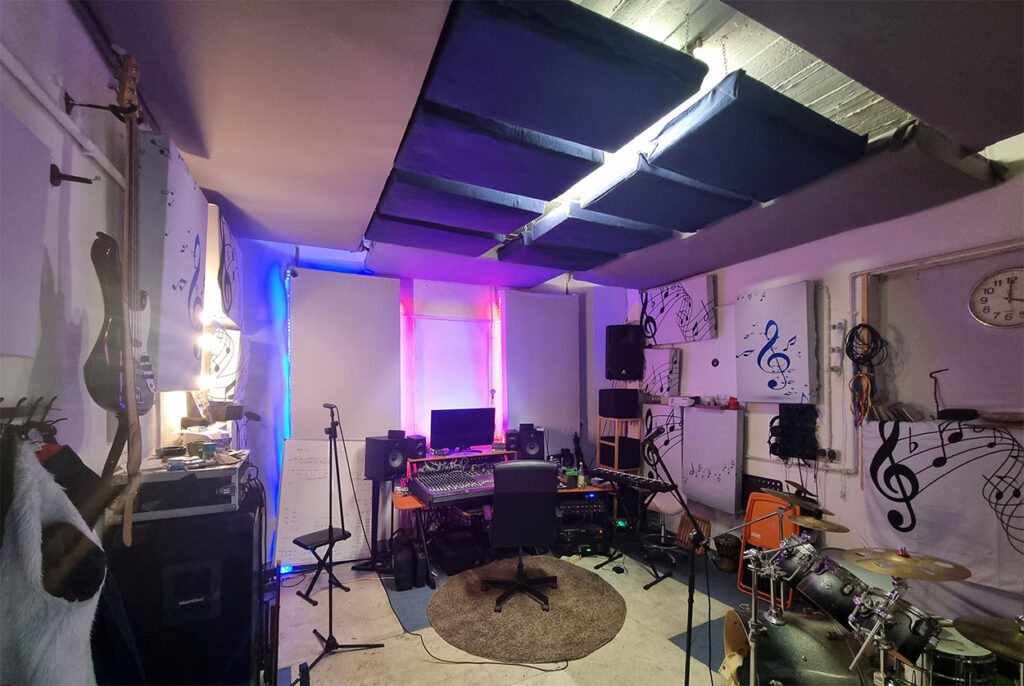 Improve room acoustics in the studio