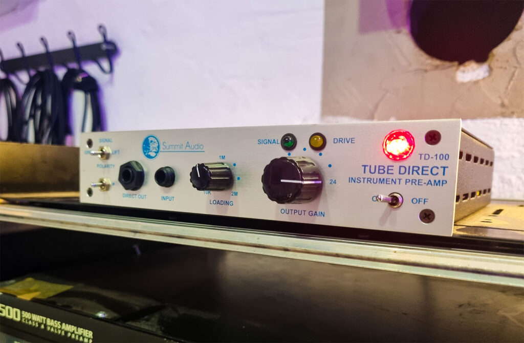 Summit Audio TD-100, エレキギターとエレキベース用の最高のDIボックスの一つ。