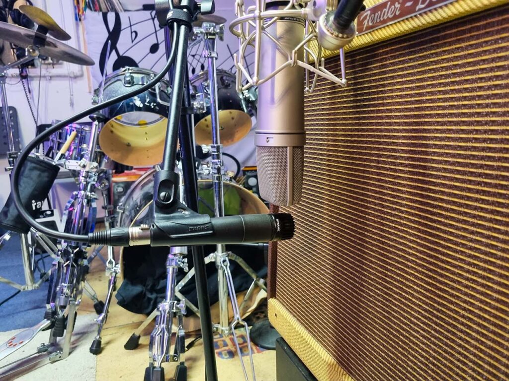 Shure SM57 und Neumann U87 für die Aufnahme des Gitarrenverstärkers