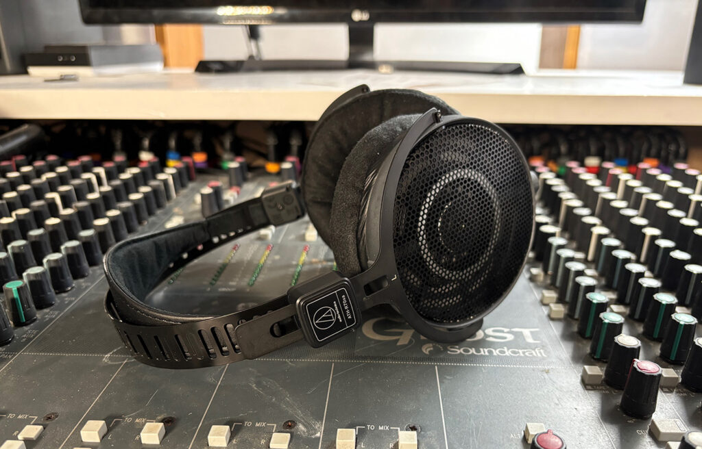 De Audio-Technica ATH-R70xa zijn perfect voor mixen en masteren.