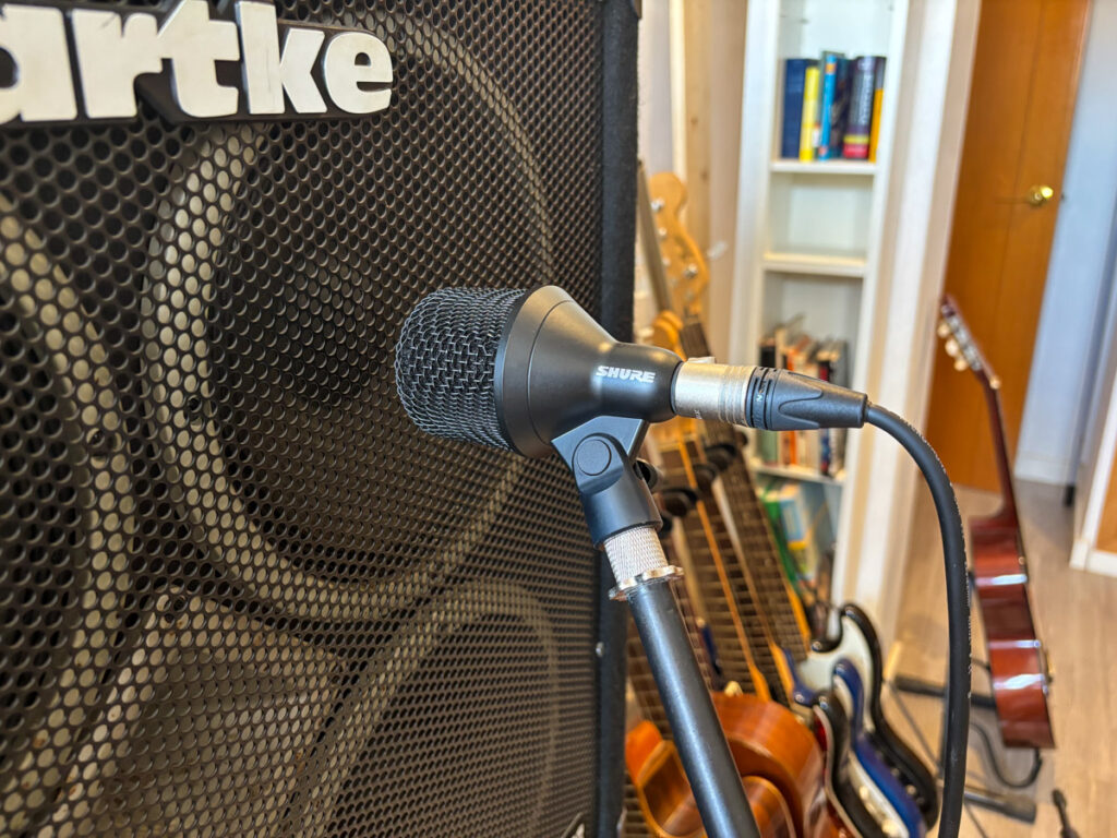 Das SHure Nexadyne bei der Aufnahme einer 4x10" Box